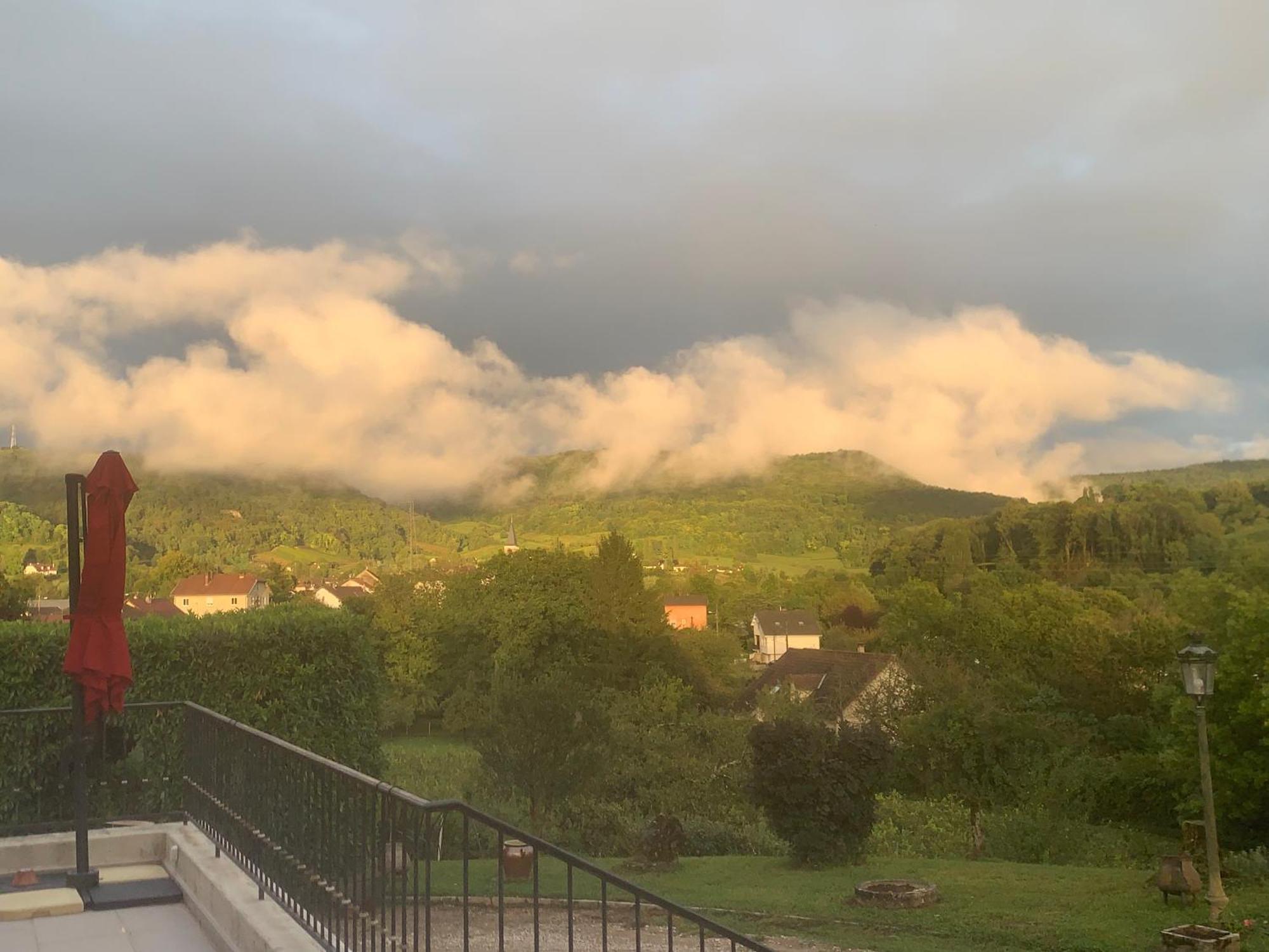 Longue Vue En Arbois Bed & Breakfast Luaran gambar